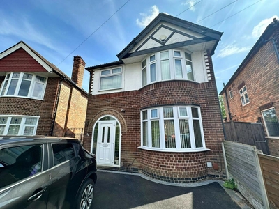 3 bedroom detached house for rent in Kingswood Road, NG8