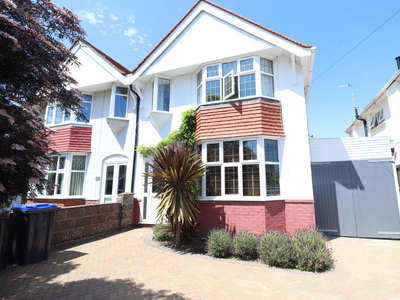 3 bedroom semi-detached house for rent in Gerald Road, Worthing, BN11