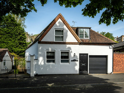3 bedroom detached house for sale in Huntingdon Drive, The Park , Nottingham, NG7