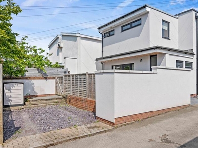 3 bedroom detached house for sale in Queens Road, Cheltenham, GL50
