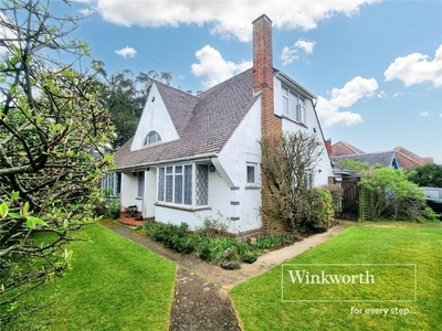 3 bedroom detached house for sale in Thornbury Road, Bournemouth, BH6