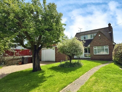 3 bedroom detached house for sale in Writtle Road, Chelmsford, CM1