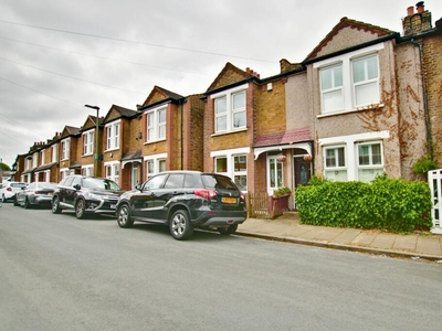 3 bedroom end of terrace house for rent in Foxbury Road, Bromley, BR1