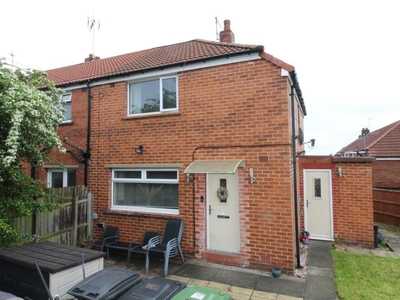 3 bedroom end of terrace house for rent in Standale Crescent, LS28 7JQ, LS28