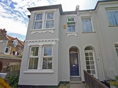 3 bedroom end of terrace house for rent in Walpole Road, Bromley, BR2