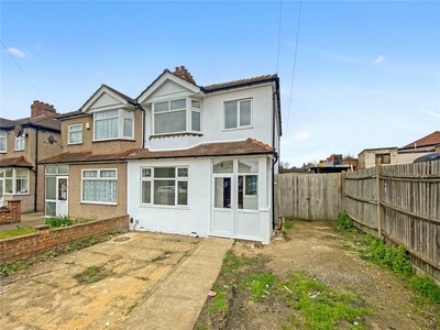 3 bedroom end of terrace house for rent in Wellington Avenue, Sidcup, DA15