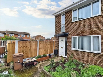 3 bedroom end of terrace house for sale in Bluebell Green, Chelmsford, CM1 6XF, CM1