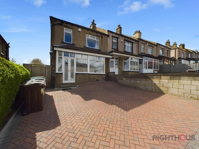 3 bedroom end of terrace house for sale in Briarwood Drive, Bradford, BD6