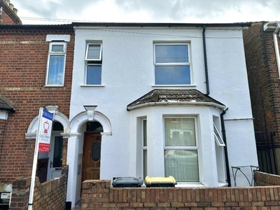 3 bedroom end of terrace house for sale in Ford End Road, Bedford, Bedfordshire, MK40