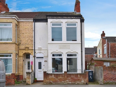 3 bedroom end of terrace house for sale in Whitworth Street, Hull, HU9