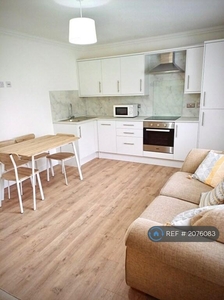 3 bedroom flat for rent in Allanfield, Edinburgh, EH7