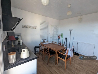 3 bedroom flat for rent in Claremont House, Margate, CT9
