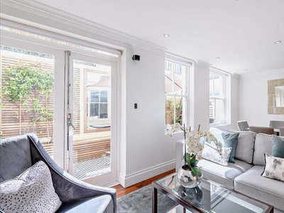 3 bedroom flat for rent in Kensington Gardens Square, London, W2