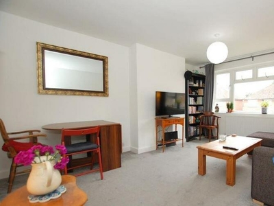 3 bedroom flat for rent in Martins Road, Bromley, BR2