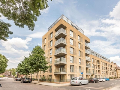 3 bedroom flat for rent in Palm House, Vauxhall, London, SE11