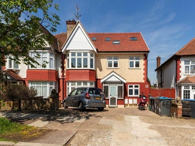 3 bedroom flat for rent in Park Chase, Wembley HA9