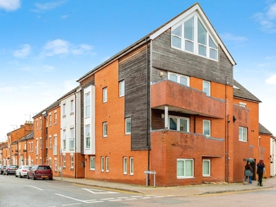 3 bedroom flat for sale in Pytchley Street, Northampton, NN1