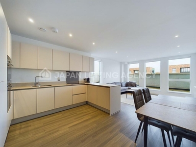 3 bedroom penthouse for rent in Hopkins Court, Whelan Road Acton, W3