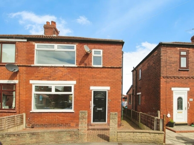 3 bedroom semi-detached house for rent in Dalkeith Avenue, Stockport, Greater Manchester, SK5