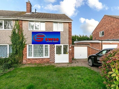 3 bedroom semi-detached house for rent in Greville Avenue, South Croydon, Surrey, CR2