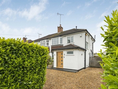 3 bedroom semi-detached house for sale in Chiltern Road, Caversham, Reading, RG4