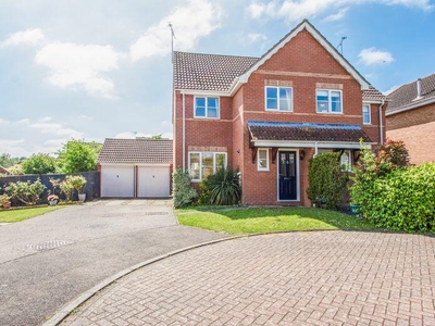 3 bedroom semi-detached house for sale in Darby Close, Bury St. Edmunds, IP32