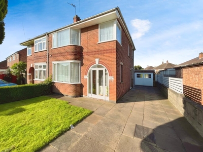 3 bedroom semi-detached house for sale in Glencoe Avenue, Leicester, Leicestershire, LE4