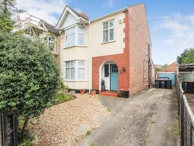 3 bedroom semi-detached house for sale in Goldington Road, Bedford, MK41