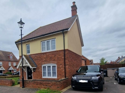 3 bedroom semi-detached house for sale in Hilton Close, Bedford, Bedfordshire, MK42