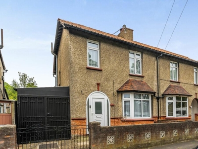 3 bedroom semi-detached house for sale in Miller Road, Bedford, MK42