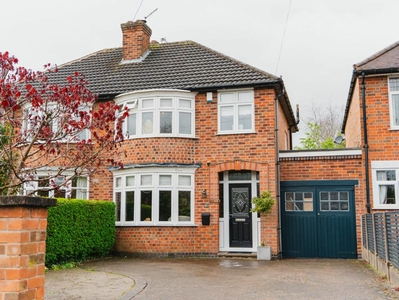 3 bedroom semi-detached house for sale in New Street, Oadby, LE2
