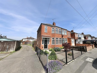 3 bedroom semi-detached house for sale in Riversdale Road, Hull, HU6
