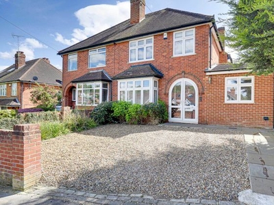 3 bedroom semi-detached house for sale Reading, RG4 7RN