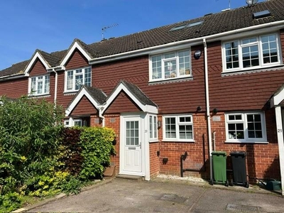 3 bedroom terraced house for rent in Chesham Road, Guildford, GU1