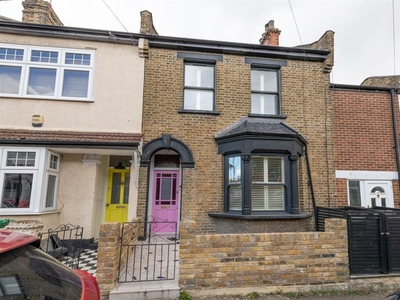 3 bedroom terraced house for rent in Cromwell Road, Walthamstow, E17