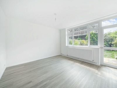 3 bedroom terraced house for rent in Franciscan Road, Tooting Bec, London, SW17