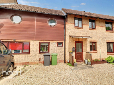 3 bedroom terraced house for sale in Osprey, Peterborough, PE2