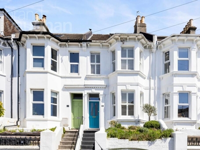 3 bedroom terraced house for sale in Princes Crescent, Brighton, East Sussex, BN2
