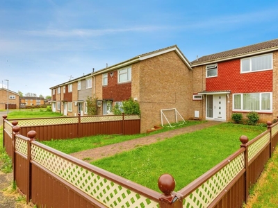 3 bedroom terraced house for sale in Thorn Hill, Northampton, NN4