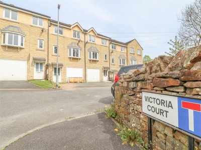 3 bedroom terraced house for sale in Victoria Court, Longwood, HD3