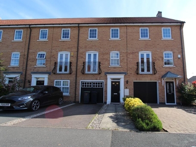 3 bedroom town house for rent in Cartwright Way, Beeston, NG9