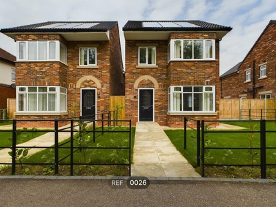 4 bedroom detached house for rent in Malet Close, James Reckitt Avenue, HU8