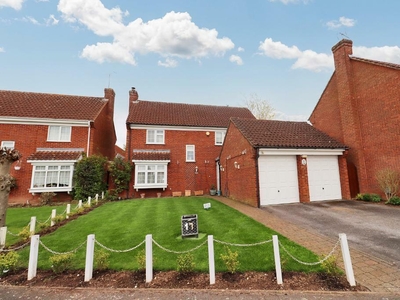4 bedroom detached house for sale in Blakeney Drive, Warden Hills, Luton, Bedfordshire, LU2 7LB, LU2