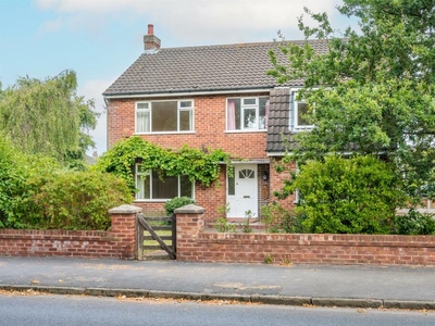 4 bedroom detached house for sale in Cambridge Road, Formby, L37