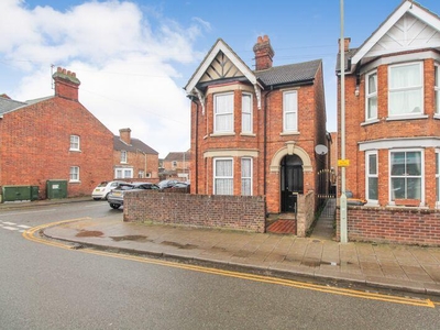 4 bedroom detached house for sale in Castle Road, Bedford, MK40