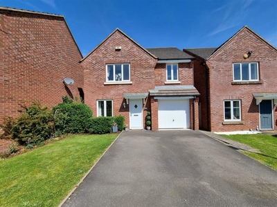 4 bedroom detached house for sale in Franklin Close, Wythall, B47