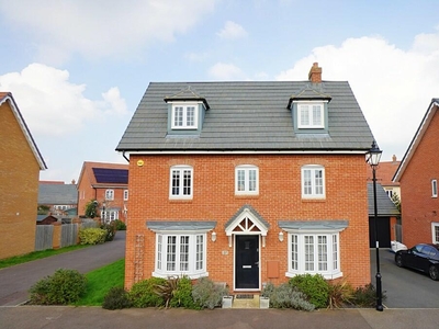 4 bedroom detached house for sale in Hovingham Drive | Great Denham | Beds | MK40