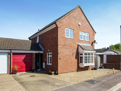 4 bedroom detached house for sale in Newstead Way, Bedford, MK41