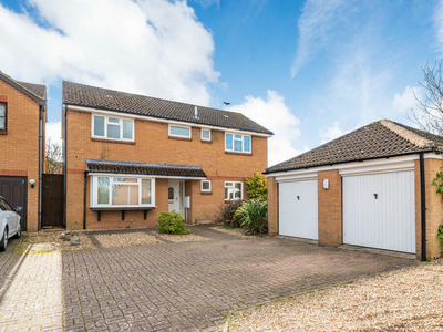 4 bedroom detached house for sale in Sage Road, Tilehurst, Reading, RG31