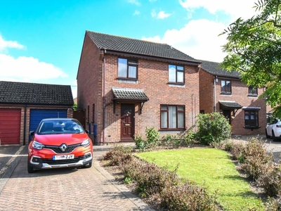 4 bedroom detached house for sale in Savannah Close, Kempston, Bedford, MK42